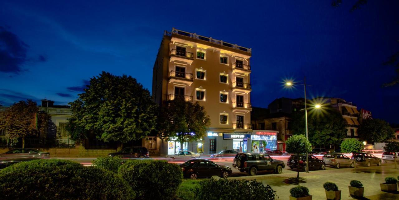 Christi's Hotel Borova Korce Buitenkant foto